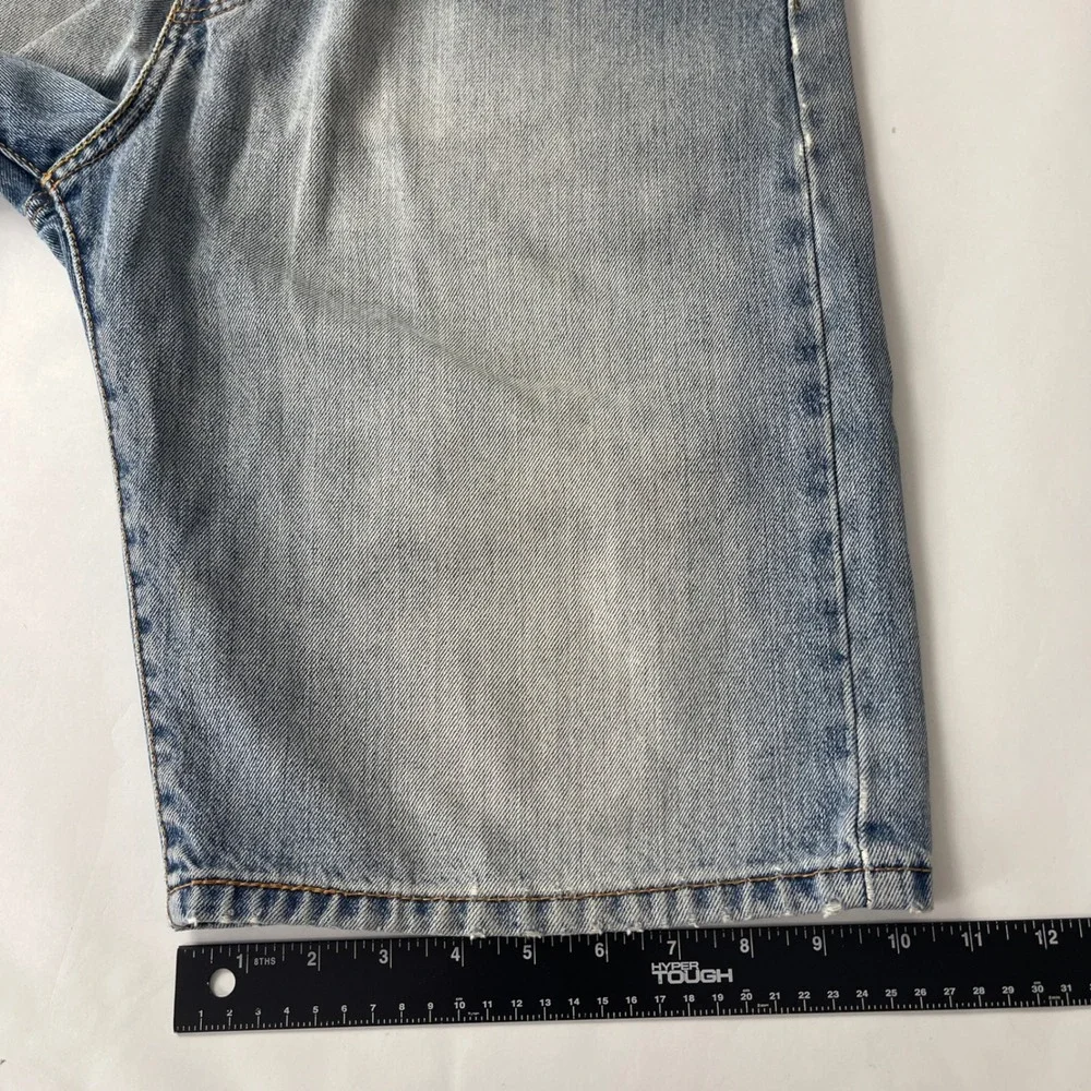 Levis sizing title